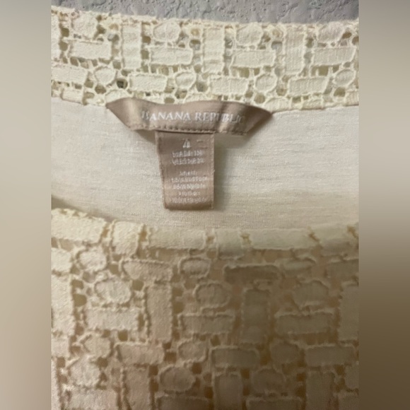 Banana Republic lined, lace dress in cream. - Picture 10 of 10